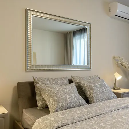 דירה мarelis Luxe Port וארנה