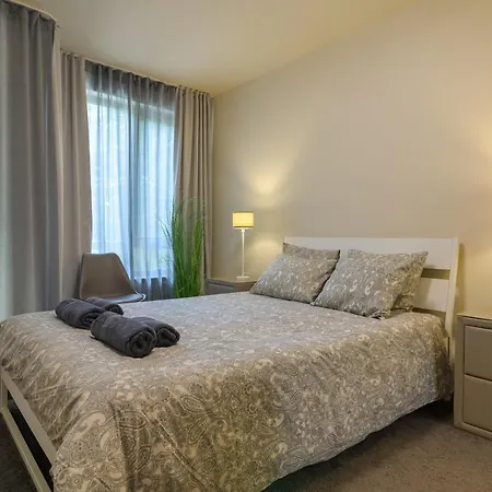 דירה мarelis Luxe Port וארנה