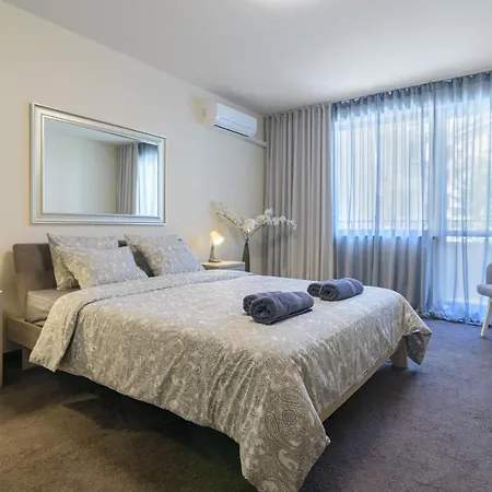 мarelis Luxe Port * וארנה