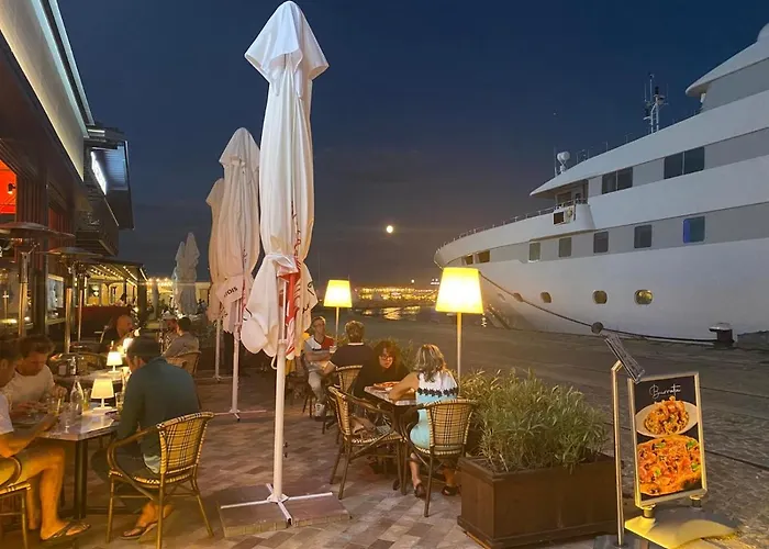 мarelis Luxe Port דירה *